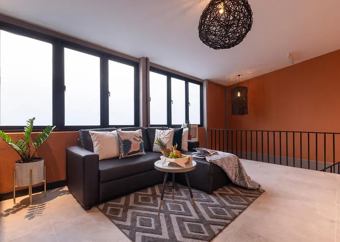 10minbts/kingbed/balcony/dryer/fastwifi/foodst.
