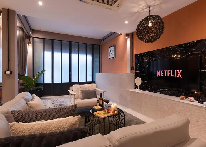 Privat bolig 10minbts/kingbed/balcony/dryer/fastwifi/foodst. Bangkok